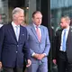 Der belgische König Philippe und Ministerpräsident Bart De Wever besuchen den Ort.  - Bild: Emile Windal/Belga/dpa