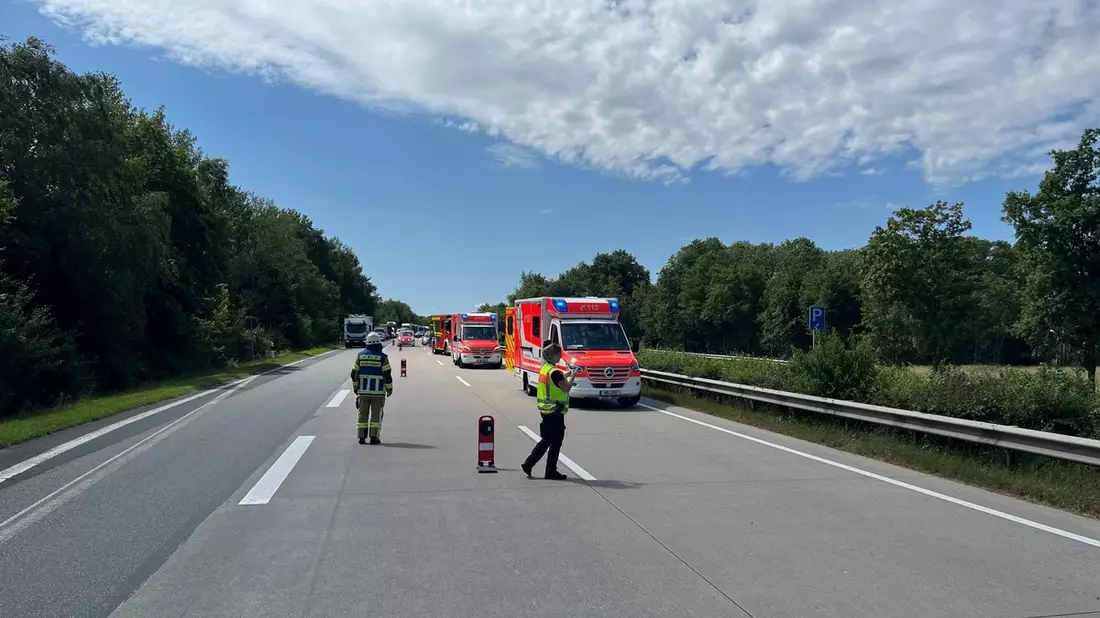 FW Bremerhaven: Auffahrunfall auf der Autobahn 27 - Bild: presseportal.de