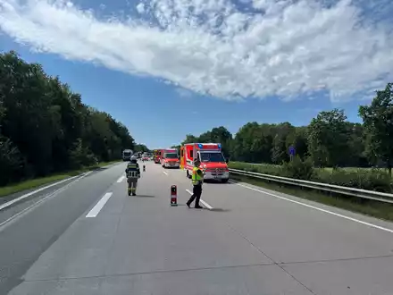 FW Bremerhaven: Auffahrunfall auf der Autobahn 27 - Foto: presseportal.de