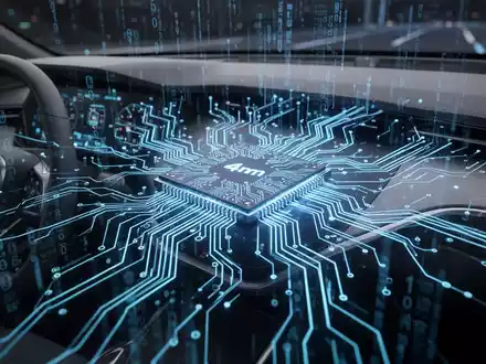 Nahaufnahme eines futuristischen 4nm-Autonomie-Chips mit leuchtend blauen Schaltkreisen, integriert in ein Fahrzeugarmaturenbrett. - Foto: über boerse-global.de