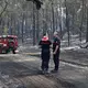 Ein freiwilliger Feuerwehrmann hat eingeräumt, im Wald von Fontainebleau Feuer gelegt zu haben. - Bild: Emma Da Silva/AP/dpa