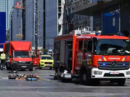 Die Feuerwehr ist in Brüssel im Einsatz. - Foto: Emile Windal/Belga/dpa