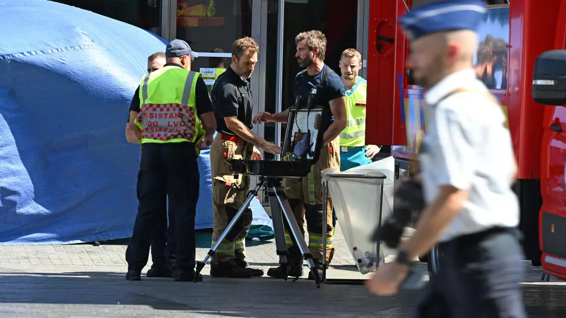 Zwei Verletzte werden in Krankenhäusern versorgt. - Bild: Michael Brandt/dpa