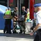 Zwei Verletzte werden in Krankenhäusern versorgt. - Bild: Michael Brandt/dpa