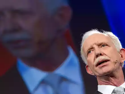 Pilot Chesley Sullenberger wurde nach dem «Wunder vom Hudson» als Held gefeiert. (Archivbild) - Foto: picture alliance / dpa