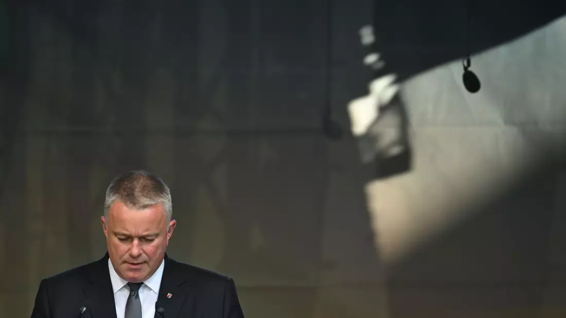 Der Staat habe in der Flutnacht versagt, sagt Ministerpräsident Schnieder. - Bild: Boris Roessler/dpa