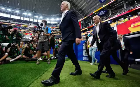 Didier Deschamps ist mit 26 Partien vor Helmut Schön WM-Rekordtrainer.  - Foto: Ashley Landis/AP/dpa
