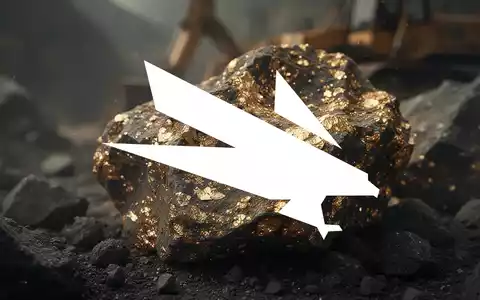 Nahaufnahme von Roherz mit goldenen Sprenkeln in gedämpften Erdtönen, die die Bergbauindustrie und eine ungewisse Stimmung widerspiegeln. - Foto: über boerse-global.de
