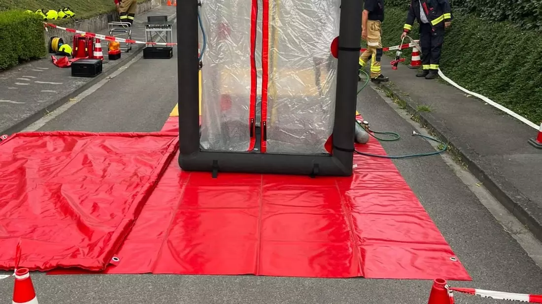 FW Ense: ABC-Einheiten trainieren gemeinsam in Abrissgebäude in Höingen - Bild: presseportal.de