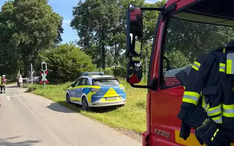 FFW Schiffdorf: Zugevakuierung nach Unfall am Bahnübergang in Wehdel - Foto: presseportal.de