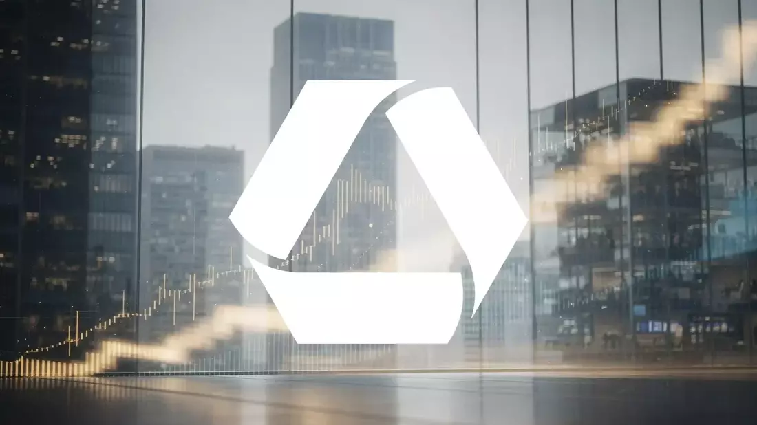 Commerzbank Raises Profit Target, Pledges Near-100% Payout to Ward Off UniCredit
