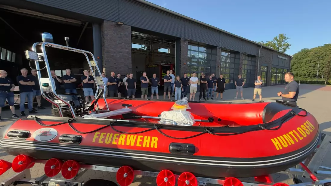 FW-OLL: Feuerwehr Huntlosen erweitert Ausstattung um modernes Rettungsboot für Wasserrettung - Bild: presseportal.de
