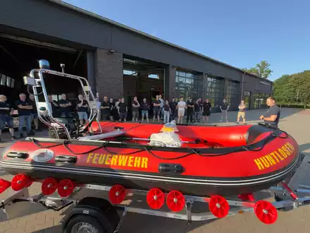 FW-OLL: Feuerwehr Huntlosen erweitert Ausstattung um modernes Rettungsboot für Wasserrettung - Foto: presseportal.de