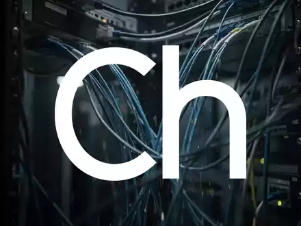 Abstrakte, gedämpfte Szene, die den Telekommunikationssektor und eine vorsichtige Marktstimmung darstellt, mit verschwommenen Netzwerkkabeln. - Foto: über boerse-global.de