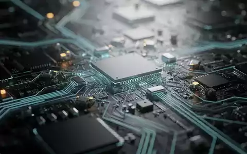 Nahaufnahme von miteinander verbundenen Mikrochips und Leiterplatten mit subtilem Leuchten, das fortschrittliche Halbleitertechnologie symbolisiert. - Foto: über boerse-global.de