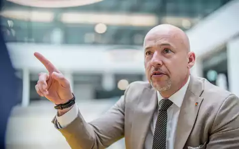CSU-Landesgruppenchef Hoffmann sieht die Koalition auf einem guten Weg mit ihrem Reformkurs. - Foto: Michael Kappeler/dpa