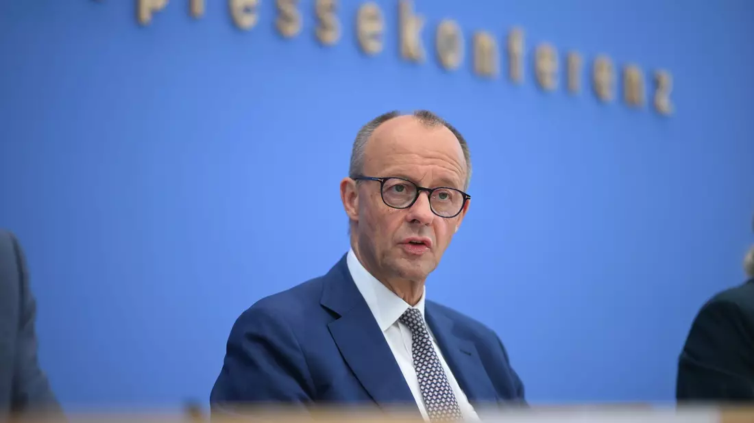 Vor einem Jahr fand die Pressekonferenz mitten in einer Koalitionskrise statt. (Archivbild) - Bild: Bernd von Jutrczenka/dpa