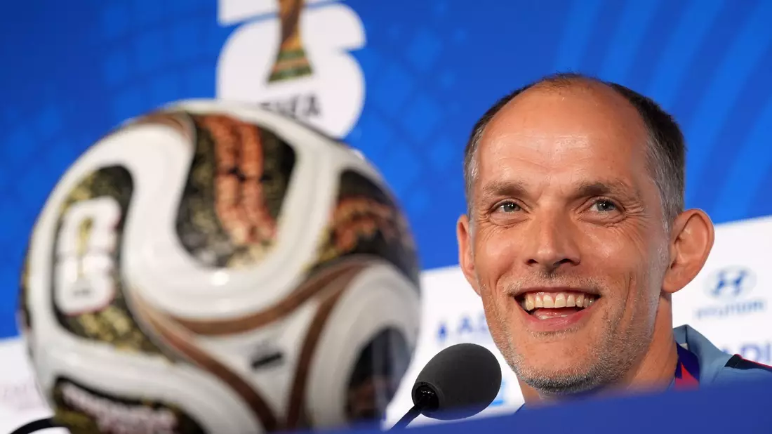 Thomas Tuchel strahlte große Vorfreude auf das WM-Halbfinale aus. - Bild: Rebecca Blackwell/AP/dpa