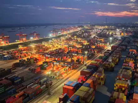 Ein starker Außenhandel gibt der chinesischen Wirtschaft Rückenwind. Jedoch kämpft die zweitgrößte Volkswirtschaft auch mit Problemen. (Archivbild).  - Foto: Fang Dongxu/XinHua/dpa