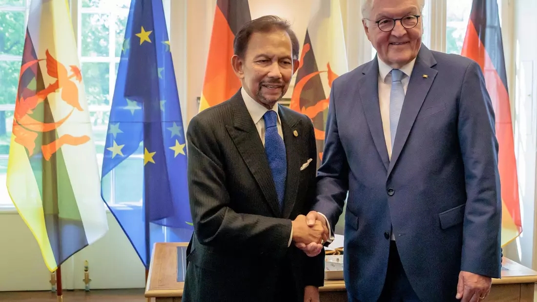 Erst im Mai wurde der Sultan vom Bundespräsidenten empfangen. (Archivbild) - Bild: Carsten Koall/dpa