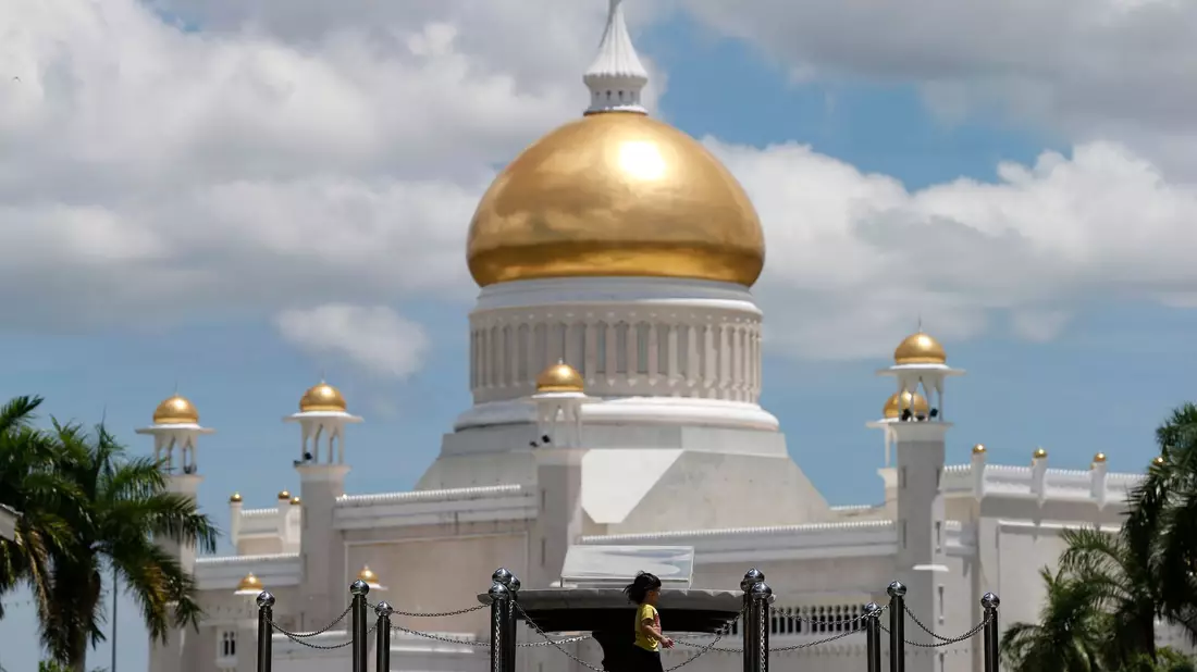 Brunei auf der Insel Borneo ist wegen reicher Öl- und Gasvorkommen steinreich. (Archivbild) - Bild: Vincent Thian/AP/dpa