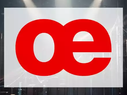 Abstrakte Darstellung von Industrietechnologie und Marktoptimismus mit aufsteigenden Lichtstrahlen. - Foto: über boerse-global.de