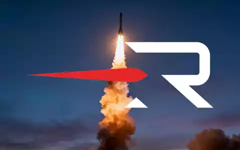 Eine Raketenstartfahne steigt in einen Dämmerungshimmel auf und hinterlässt eine Lichtspur. Schneller Fortschritt und erfolgreiche Ausführung. - Foto: über boerse-global.de