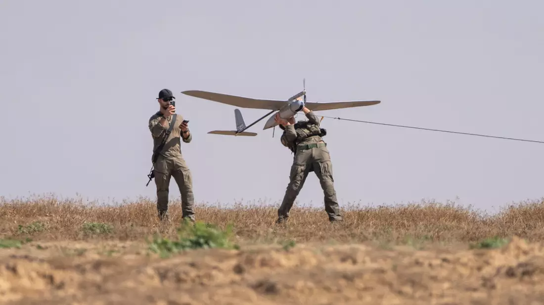 Wie irritierend das ständige Surren der Drohnen sein kann, hat der Leiter der Diakonie Katastrophenhilfe, Martin Keßler, im palästinensischen Gazastreifen erlebt. (Symbolbild) - Bild: Ohad Zwigenberg/AP/dpa
