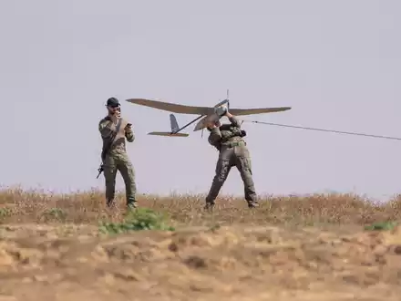 Wie irritierend das stĂ€ndige Surren der Drohnen sein kann, hat der Leiter der Diakonie Katastrophenhilfe, Martin KeĂler, im palĂ€stinensischen Gazastreifen erlebt. (Symbolbild) - Foto: Ohad Zwigenberg/AP/dpa