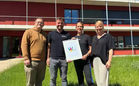 BRAUN-Werk und Schule am Schlossplatz in Limbach gehen Bildungspartnerschaft ein - Foto: presseportal.de