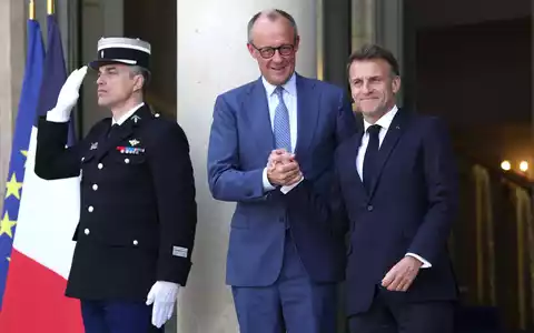Merz (m.) und Macron (l.) ziehen noch doch an einem Strang. (Archivbild) - Foto: Tom Nicholson/Pool Getty Images Europe/PA Wire/dpa