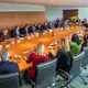 Das Bundeskabinett tagte am Mittwoch als sogenanntes Entlastungskabinett.  - Bild: Michael Kappeler/dpa
