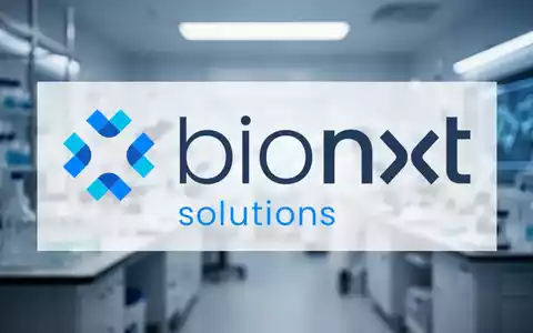 Abstrakte Darstellung einer sterilen Forschungsumgebung mit weichen blauen und weißen Lichtern, die Innovation in der Pharmaindustrie symbolisiert. - Foto: über boerse-global.de