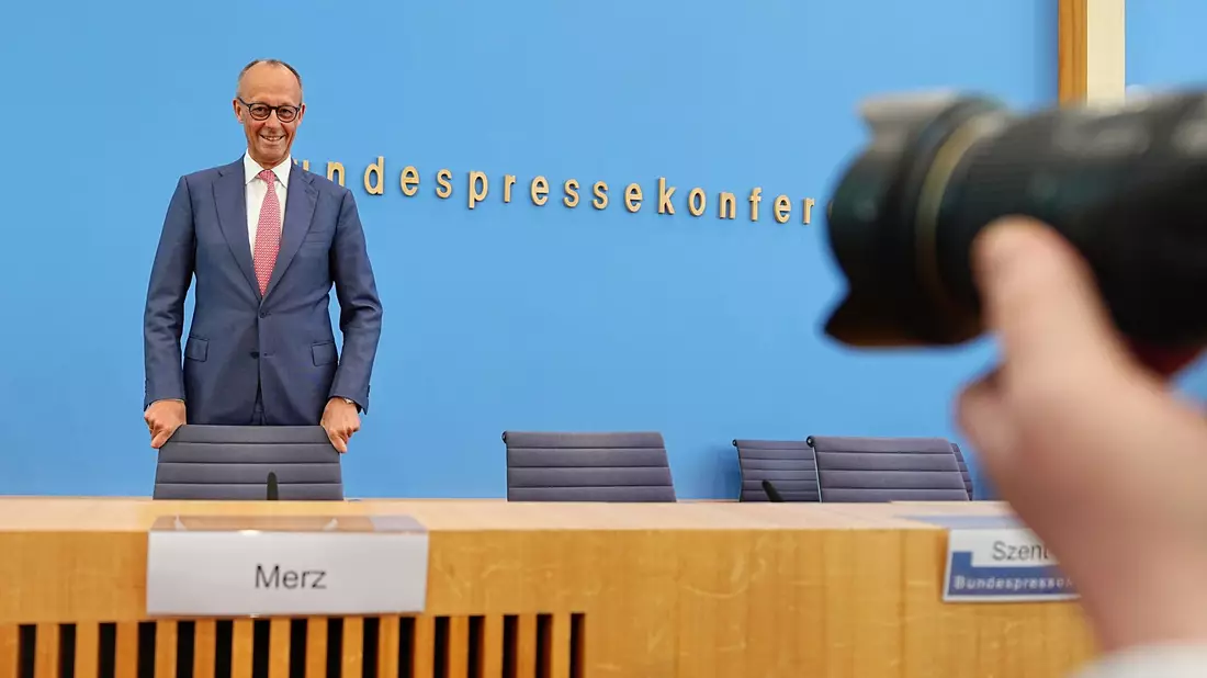 Merz: «Die Koalition hat Tritt gefasst.» - Bild: Michael Kappeler/dpa
