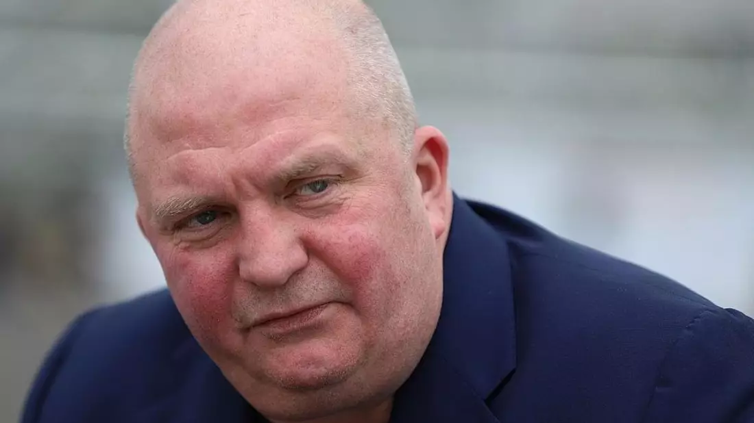 Moderator Thadeusz verteidigt Kulturstaatsminister Weimer