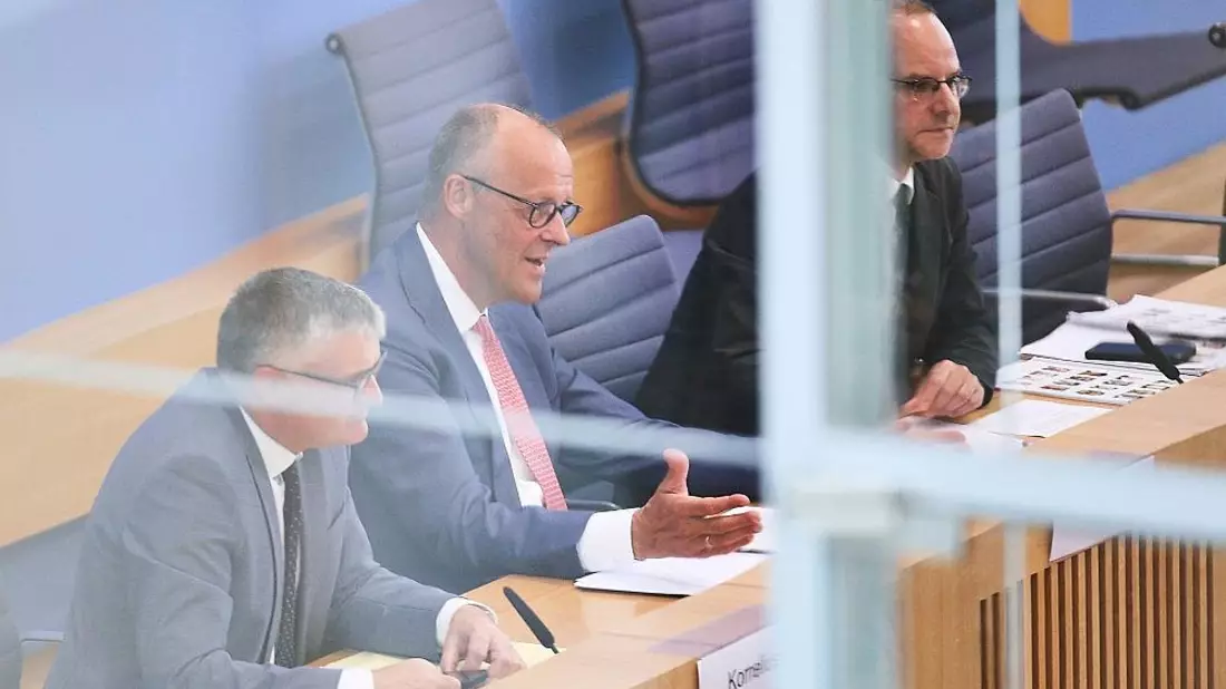 Merz gibt sich vor Hauptstadtpresse selbstzufrieden
