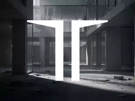 Abstrakte Szene, die einen herausfordernden Immobilienmarkt darstellt, mit modernen Architekturelementen und langen Schatten in kühlen Tönen. - Foto: über boerse-global.de