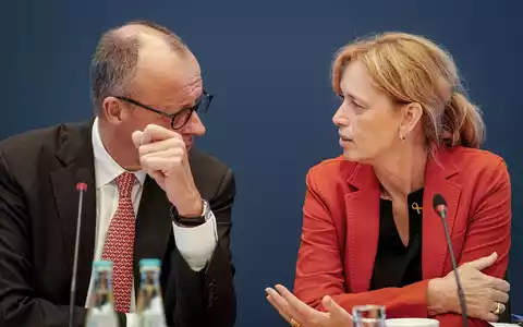 Der Kanzler stellt sich hinter Sparpläne der Familienministerin beim staatlichen Unterhaltsvorschuss - kündigt aber weitere Gespräche an. (Archivbild) - Foto: Kay Nietfeld/dpa