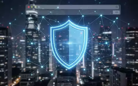 Leuchtend blaues Schild-Symbol für Privatsphäre, über digitalem Netzwerk, mit verschwommener futuristischer Stadtsilhouette im Hintergrund. - Foto: über boerse-global.de
