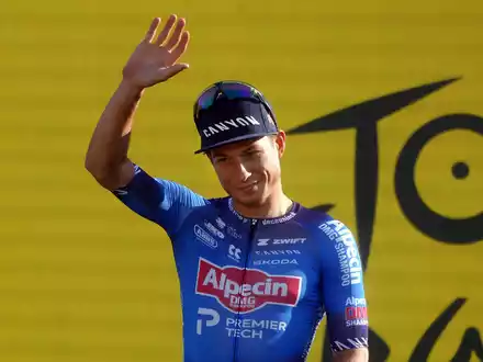 Der belgische Sprinter Jasper Philipsen belegte Platz drei auf der elften Tour-Etappe. (Archivbild) - Foto: Thibault Camus/AP/dpa