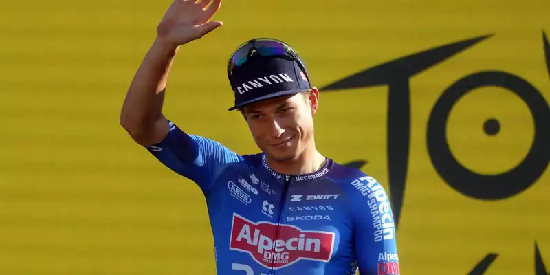 Der belgische Sprinter Jasper Philipsen belegte Platz drei auf der elften Tour-Etappe. (Archivbild) - Foto: Thibault Camus/AP/dpa