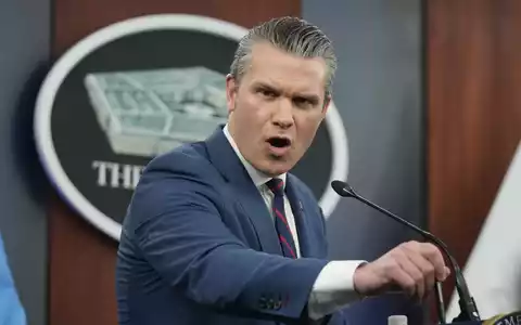 Soldaten ab 30 sollen künftig jährlich auf einen möglichen Testosteronmangel getestet werden - sagt US-Verteidigungsminister Pete Hegseth. (Archivbild) - Foto: Mark Schiefelbein/AP/dpa