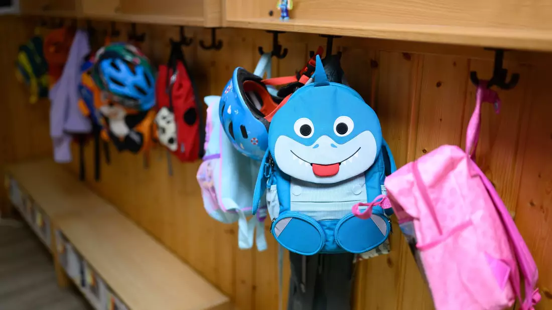 Können Kinder richtig sprechen und verstehen? Das ist ein zentrales Anliegen des neuen Kita-Gesetzes. (Symbolbild) - Bild: Julian Stratenschulte/dpa