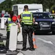 Seit fast zwei Jahren gibt es auf Anweisung der Bundesregierung trotz des Schengen-Vertrags wieder stationäre Grenzkontrollen, so wie hier an der A3 bei Elten an der Grenze zu den Niederlanden. (Symbolbild) - Bild: Oliver Berg/dpa