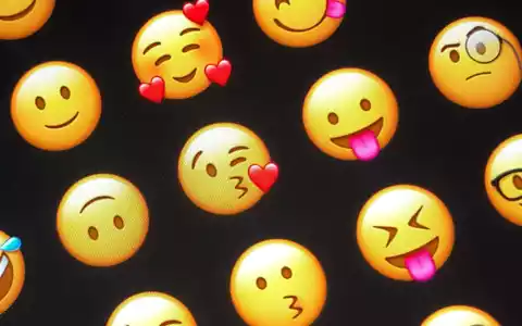 Es gibt schon sehr viele Emojis. Doch es kommen noch immer welche hinzu. (Symbolbild) - Foto: Jörg Carstensen/dpa