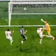 Lautaro Martinez trifft zum 2:1 für Argentinien. - Bild: Chris Carlson/AP/dpa