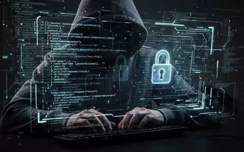 Verschattete Gestalt in Kapuzenjacke tippt auf Tastatur, beleuchtet von leuchtender digitaler Oberfläche mit Code und Schloss-Symbol, symbolisiert KI-gestützte Cyberkriminalität. - Foto: über boerse-global.de
