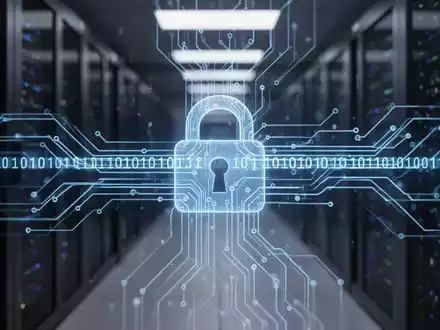 Leuchtend blaue Platine mit Binärcode und einem Vorhängeschloss-Symbol für digitale Sicherheit und Technologie. - Foto: über boerse-global.de