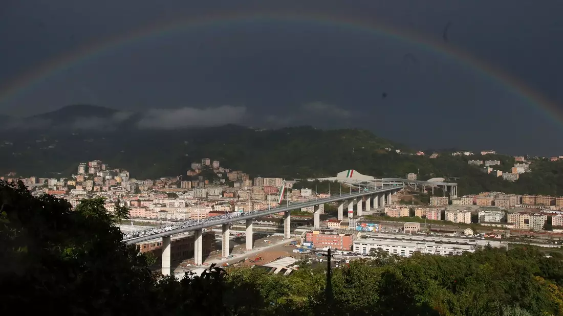 Inzwischen steht an der alten Stelle eine neue Brücke. (Archivbild) - Bild: Antonio Calanni/AP/dpa