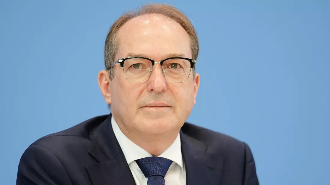 Bundesinnenminister Alexander Dobrindt (CSU) verkündete vergangenes Jahr Vereinbarungen mit Italien und Griechenland. (Archivbild)  - Bild: Kay Nietfeld/dpa